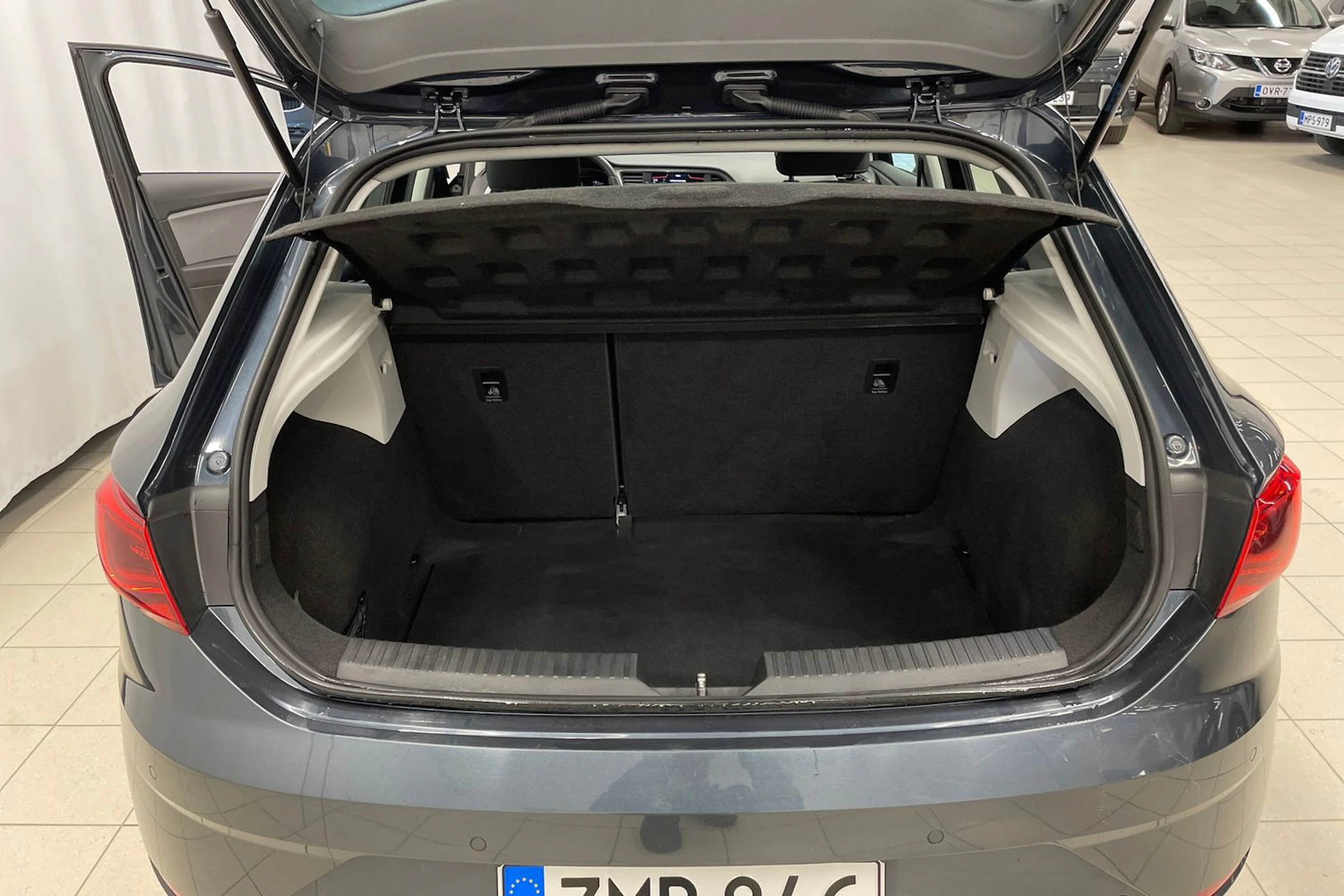 harmaa SEAT Leon 2019 kuva 21.