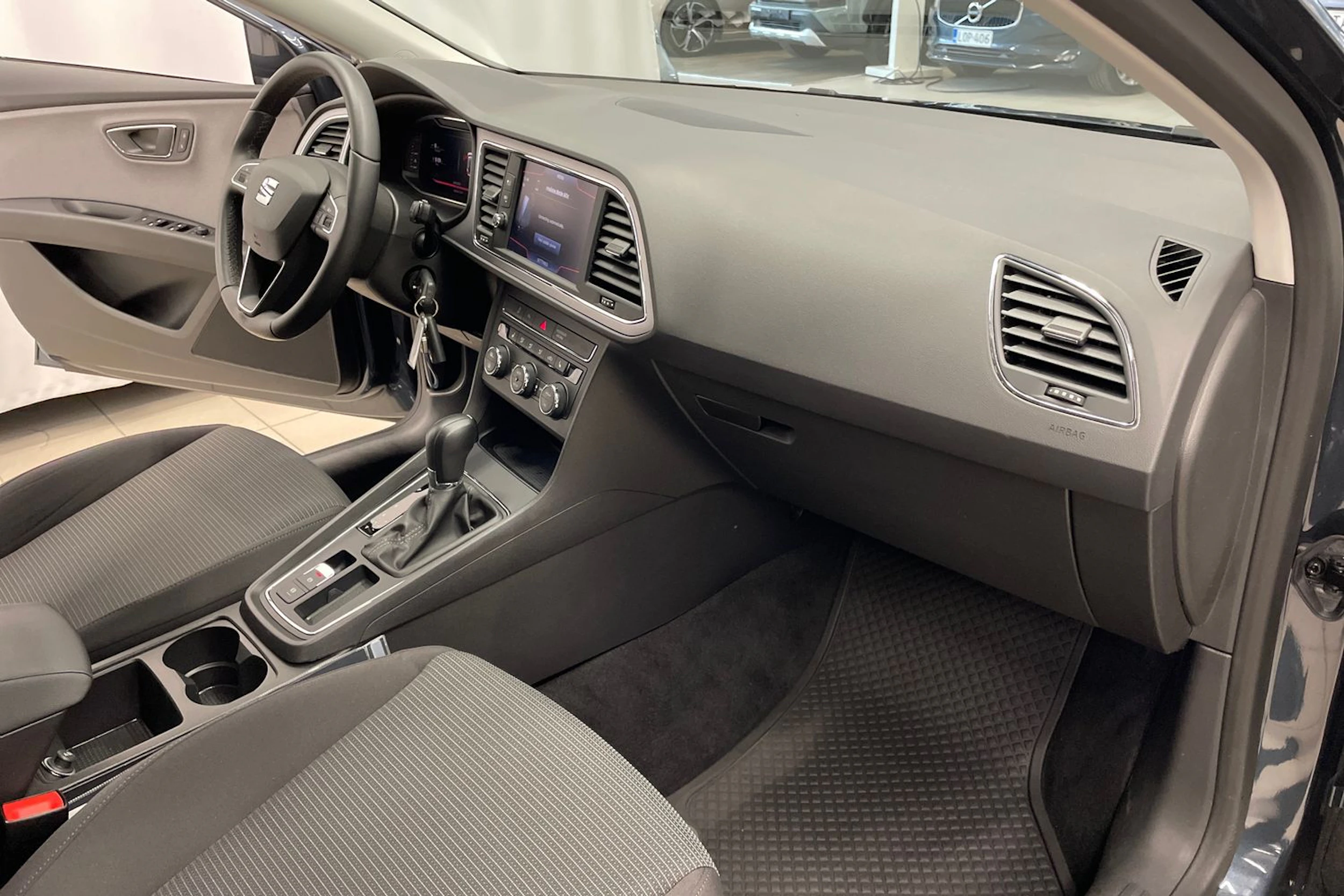 harmaa SEAT Leon 2019 kuva 22.