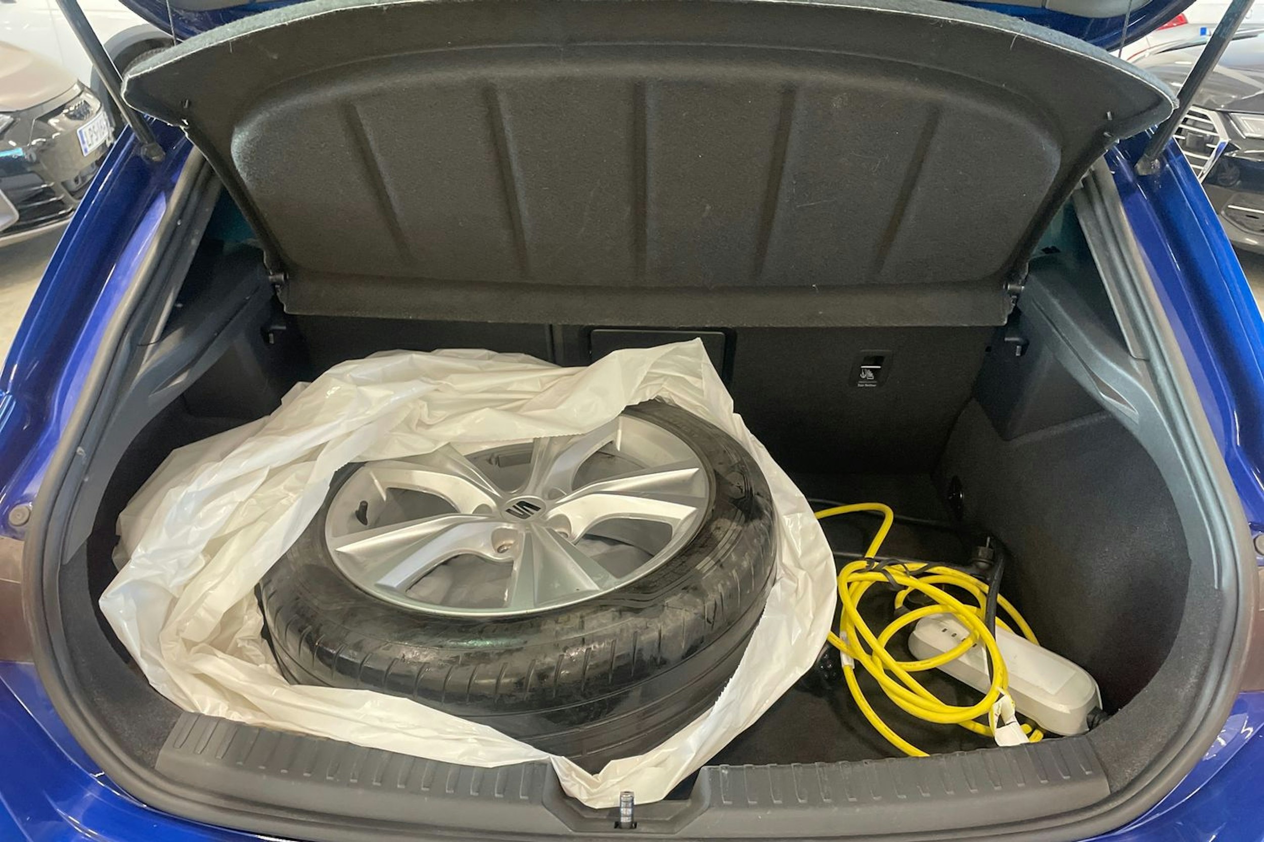 met. sininen SEAT Leon 2021 kuva 36.