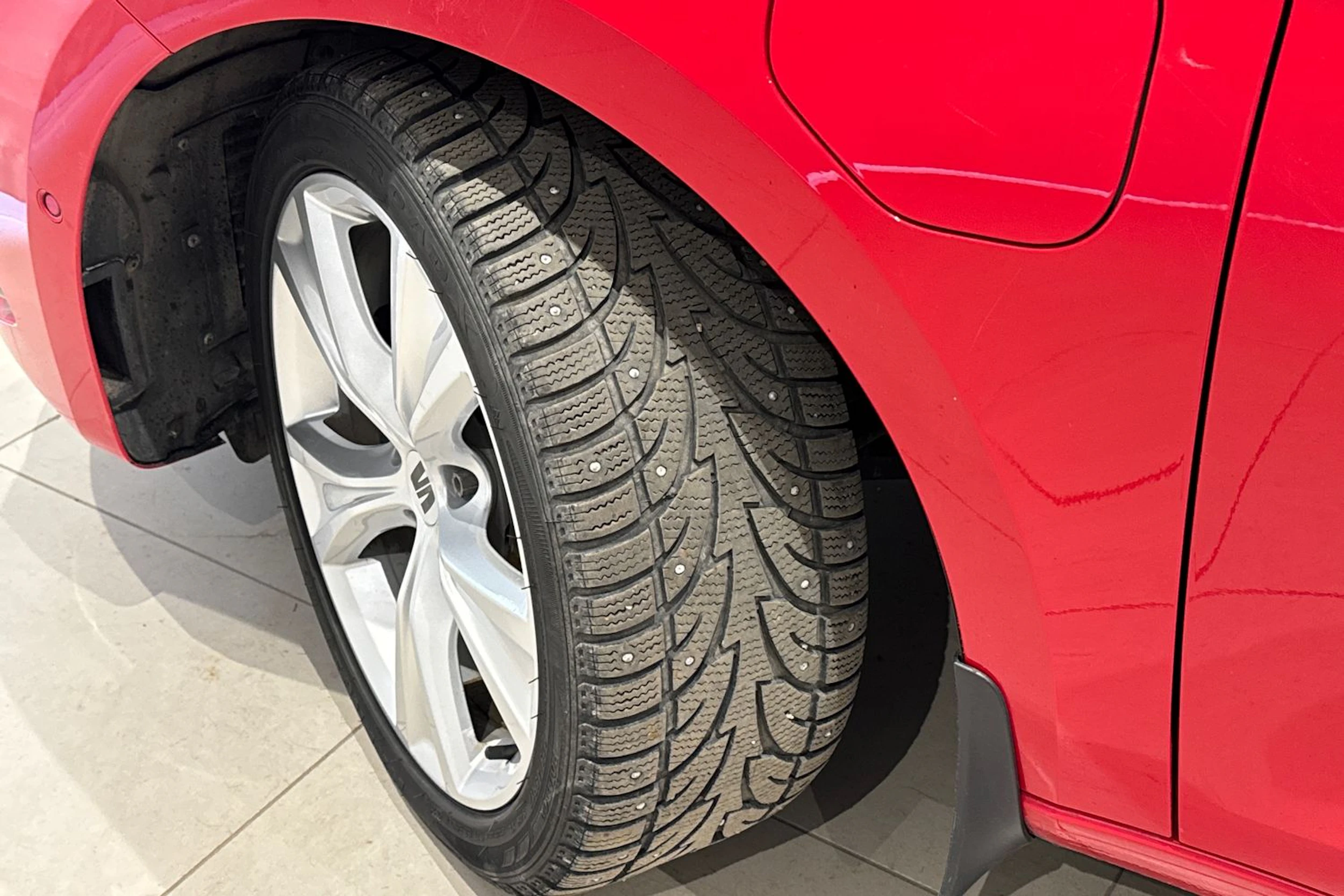 punainen SEAT Leon 2021 kuva 10.