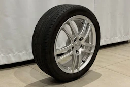 punainen SEAT Leon 2021 kuva 11.