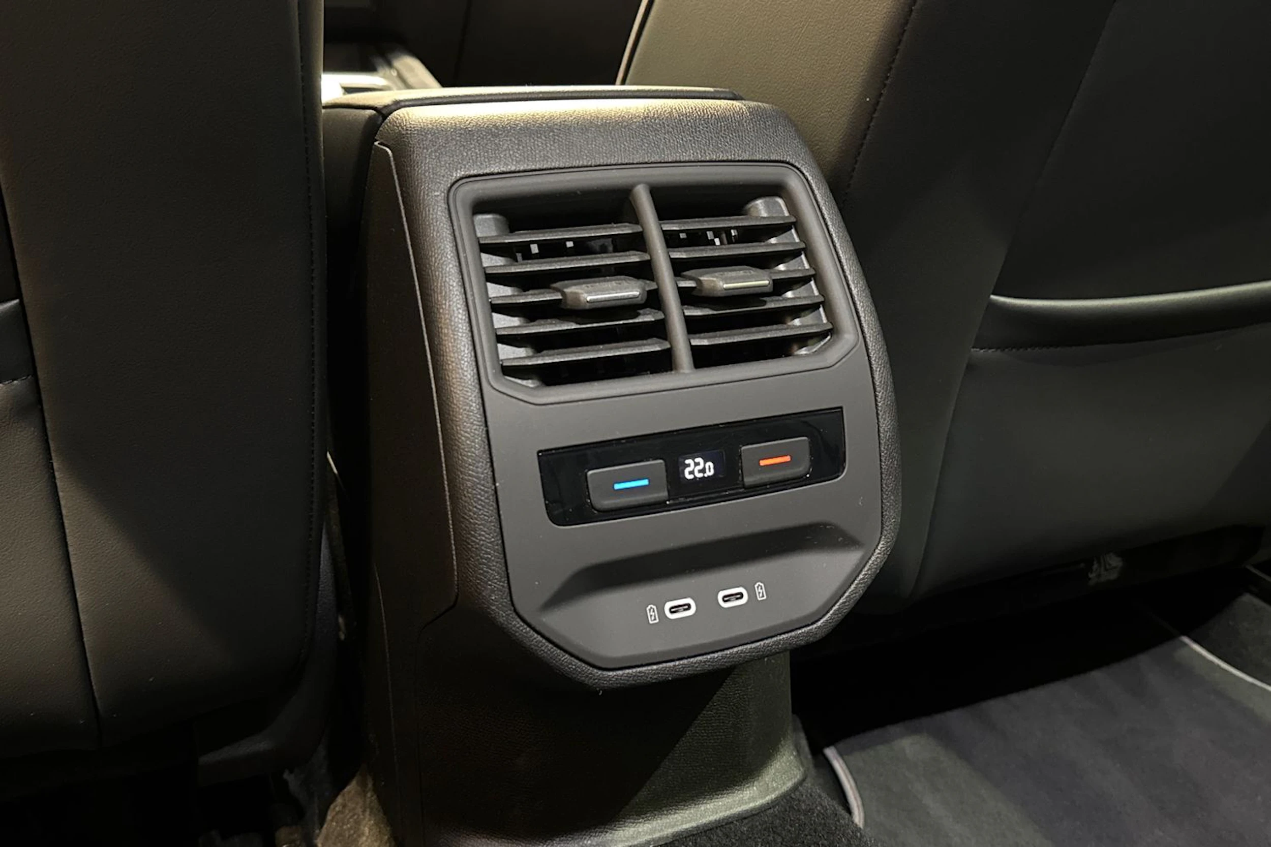 punainen SEAT Leon 2021 kuva 14.