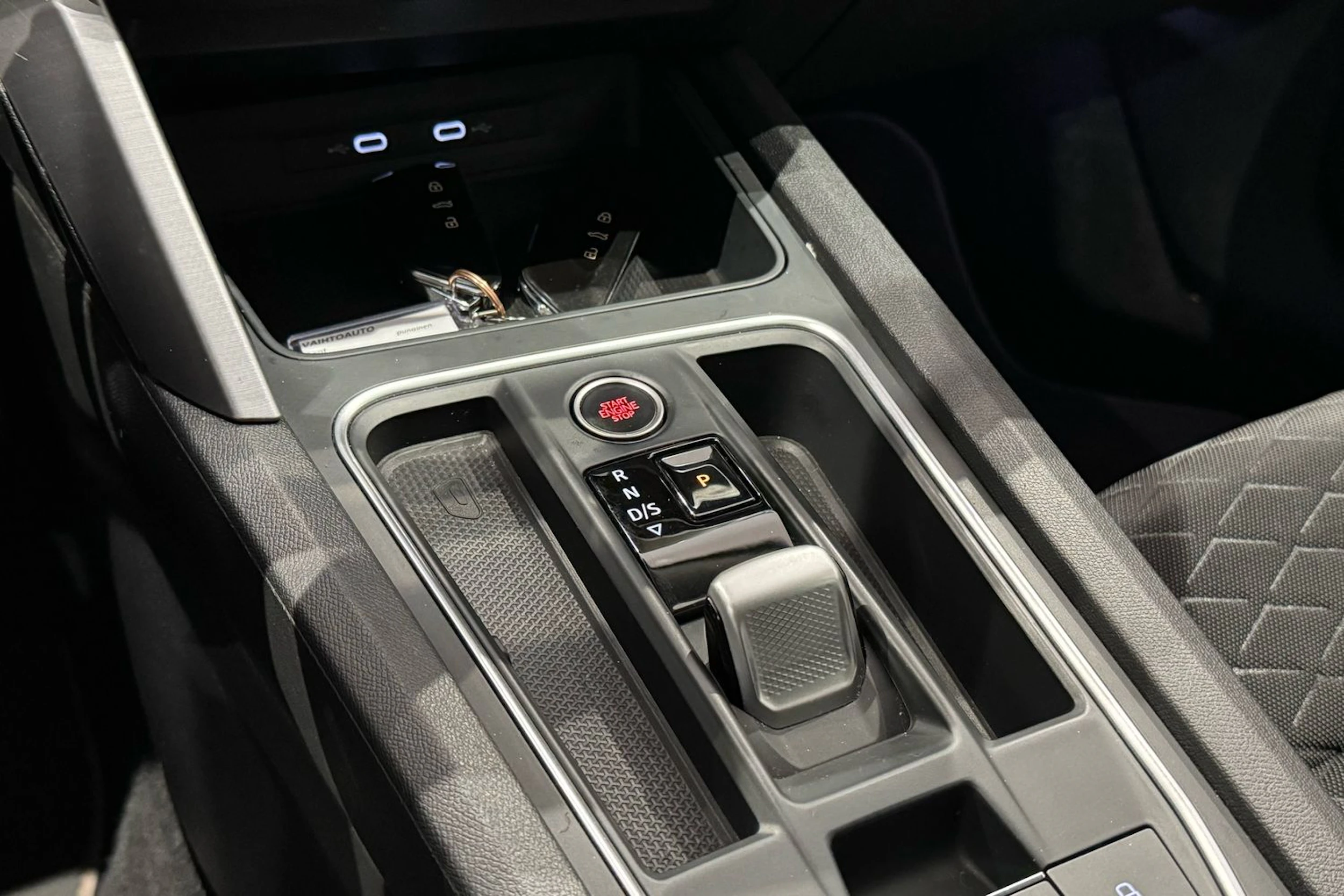 punainen SEAT Leon 2021 kuva 23.