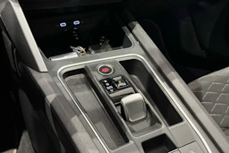 punainen SEAT Leon 2021 kuva 23.