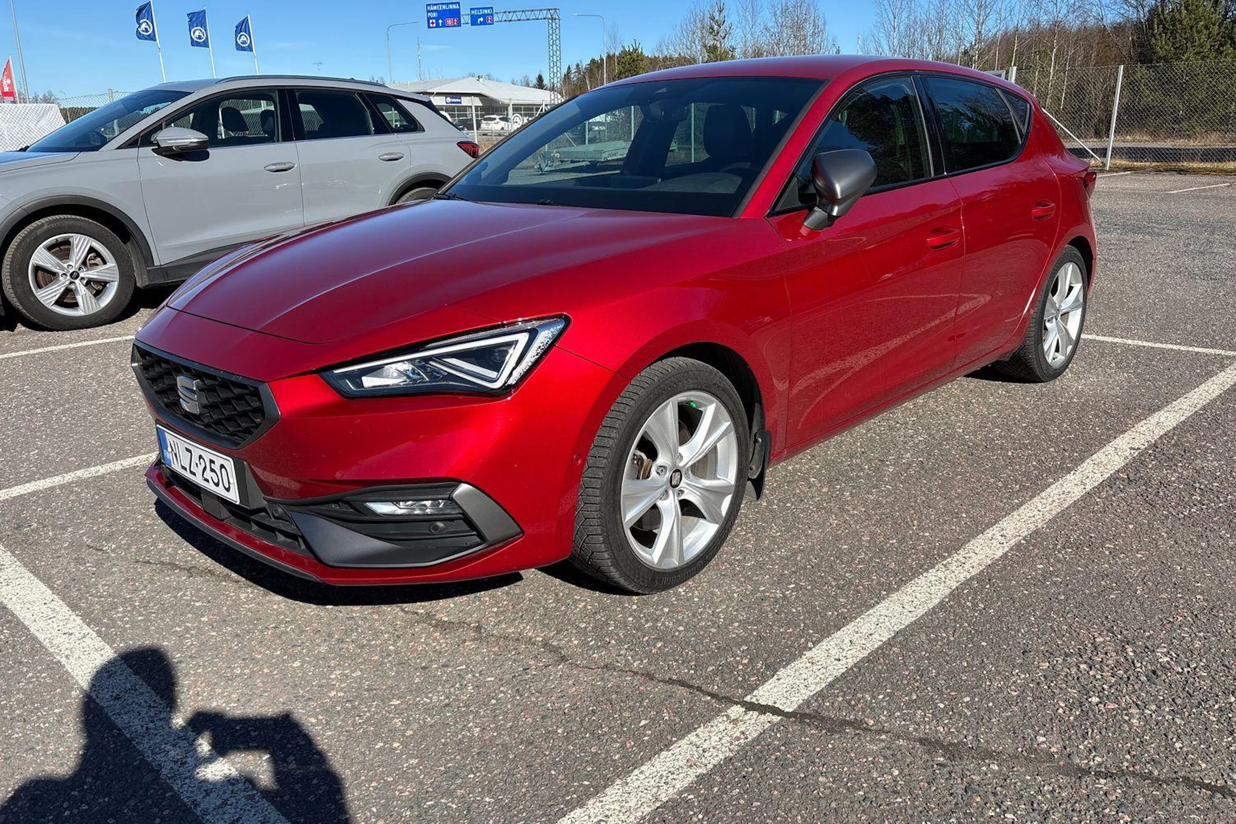 Punainen SEAT LEON 2020 kuva 3.