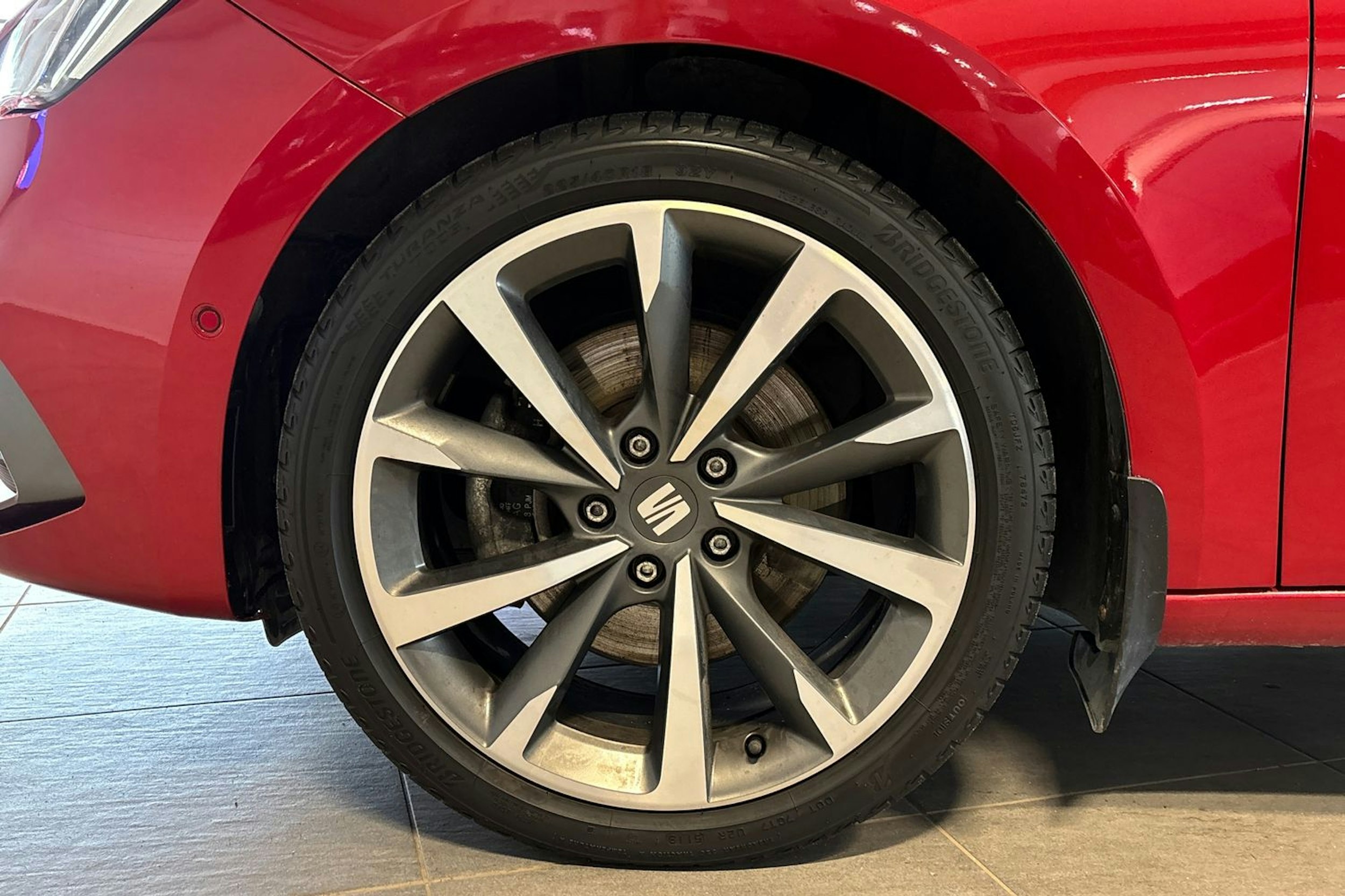 punainen SEAT Leon 2020 kuva 9.