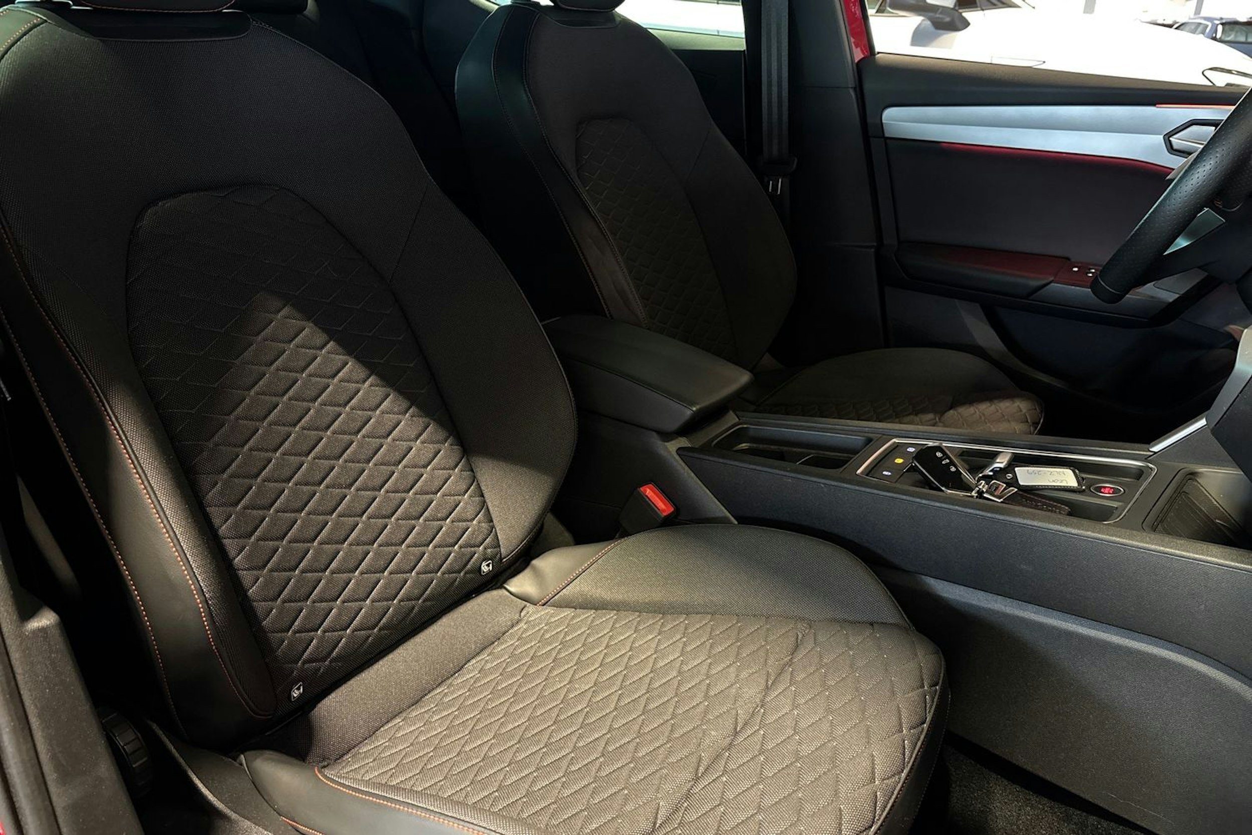punainen SEAT Leon 2020 kuva 11.