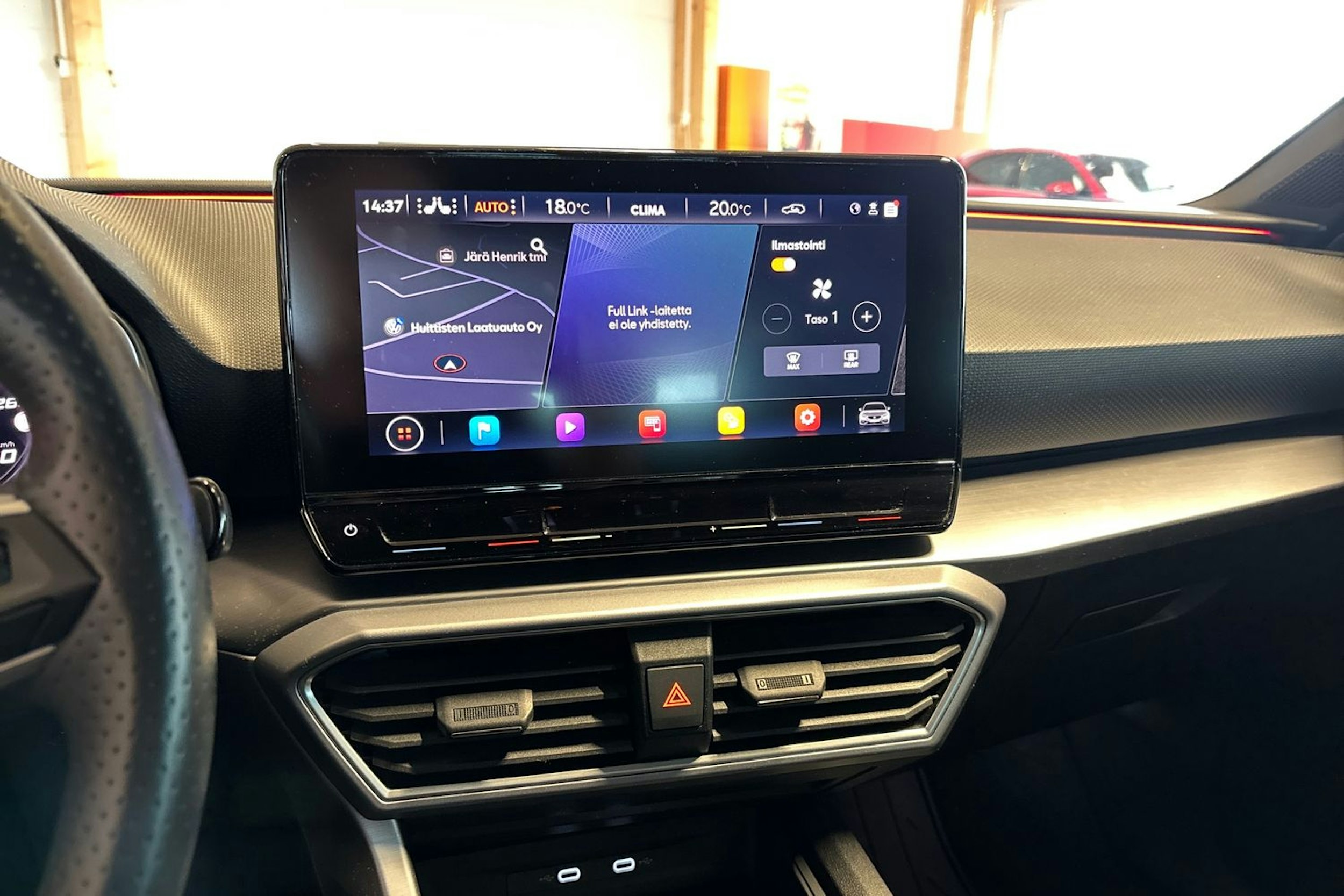punainen SEAT Leon 2020 kuva 17.