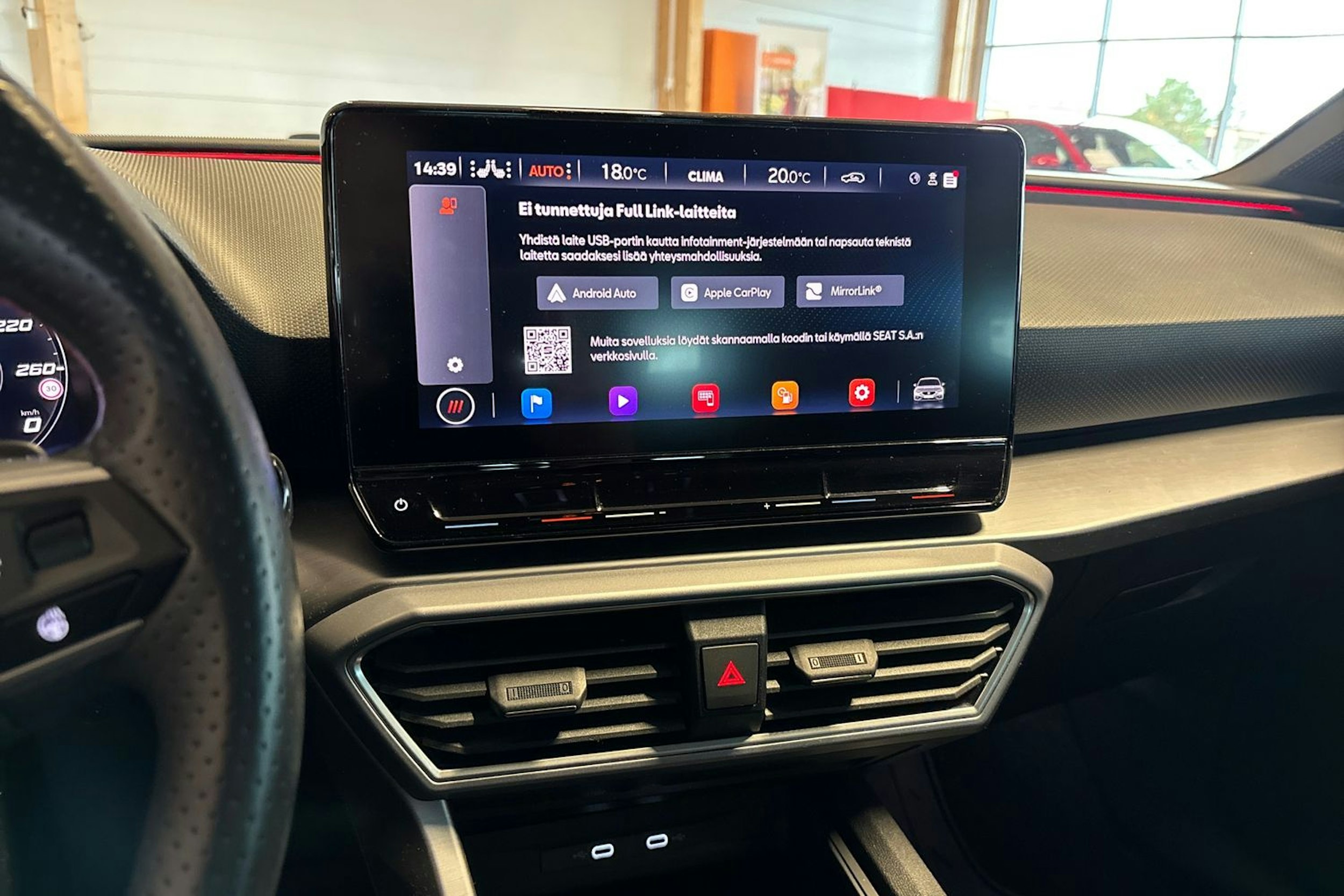 punainen SEAT Leon 2020 kuva 21.