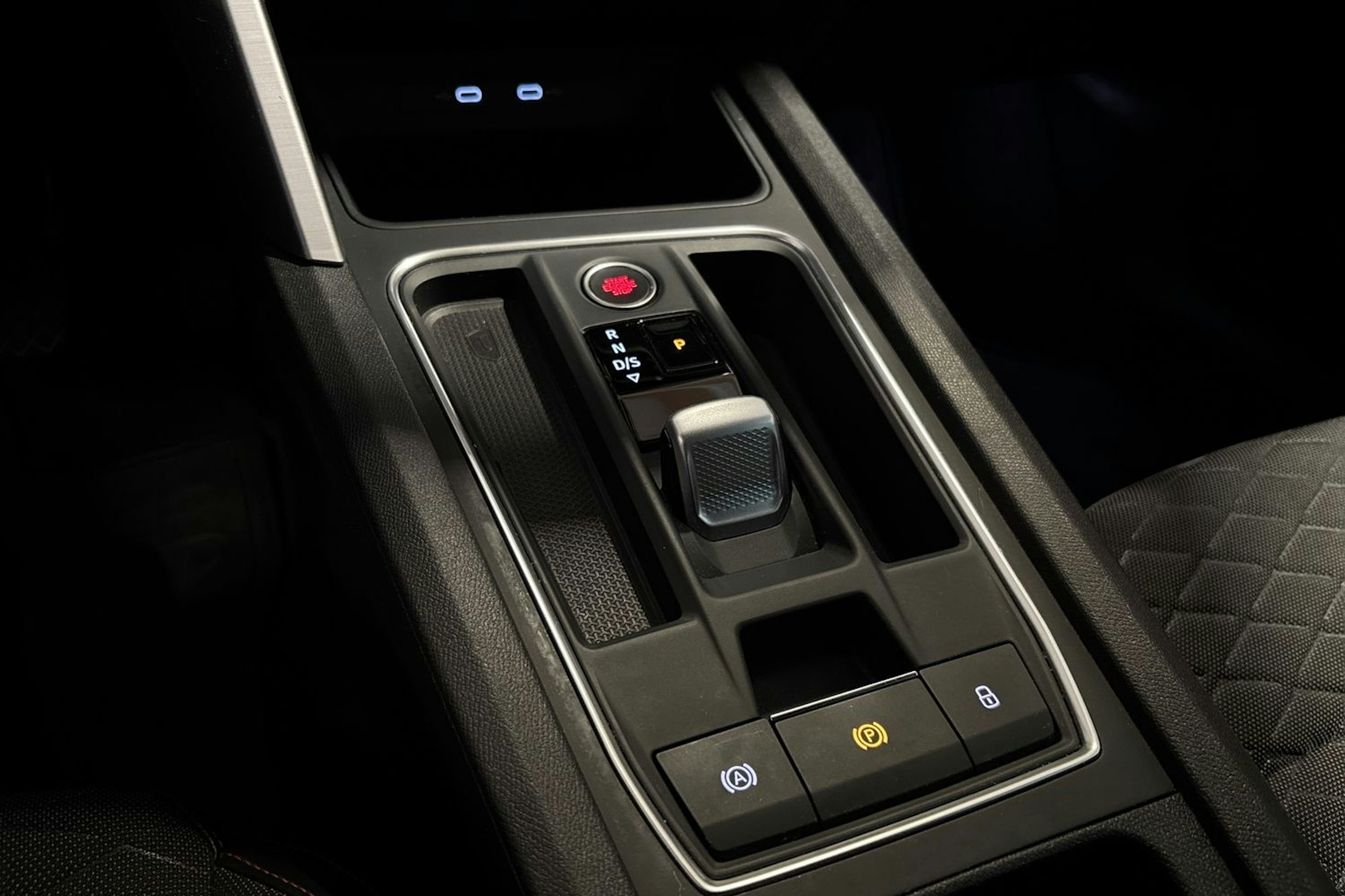 punainen SEAT Leon 2020 kuva 22.