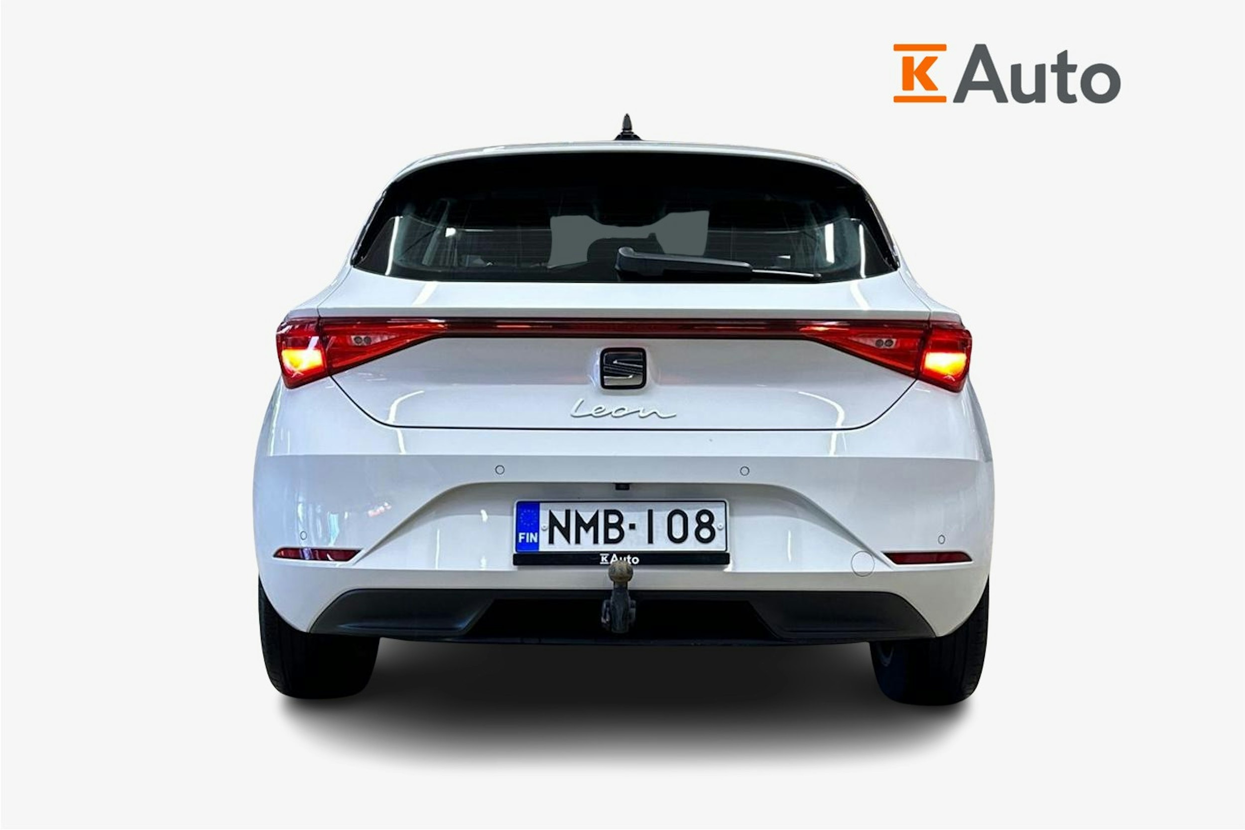 valkoinen SEAT Leon 2021 kuva 3.