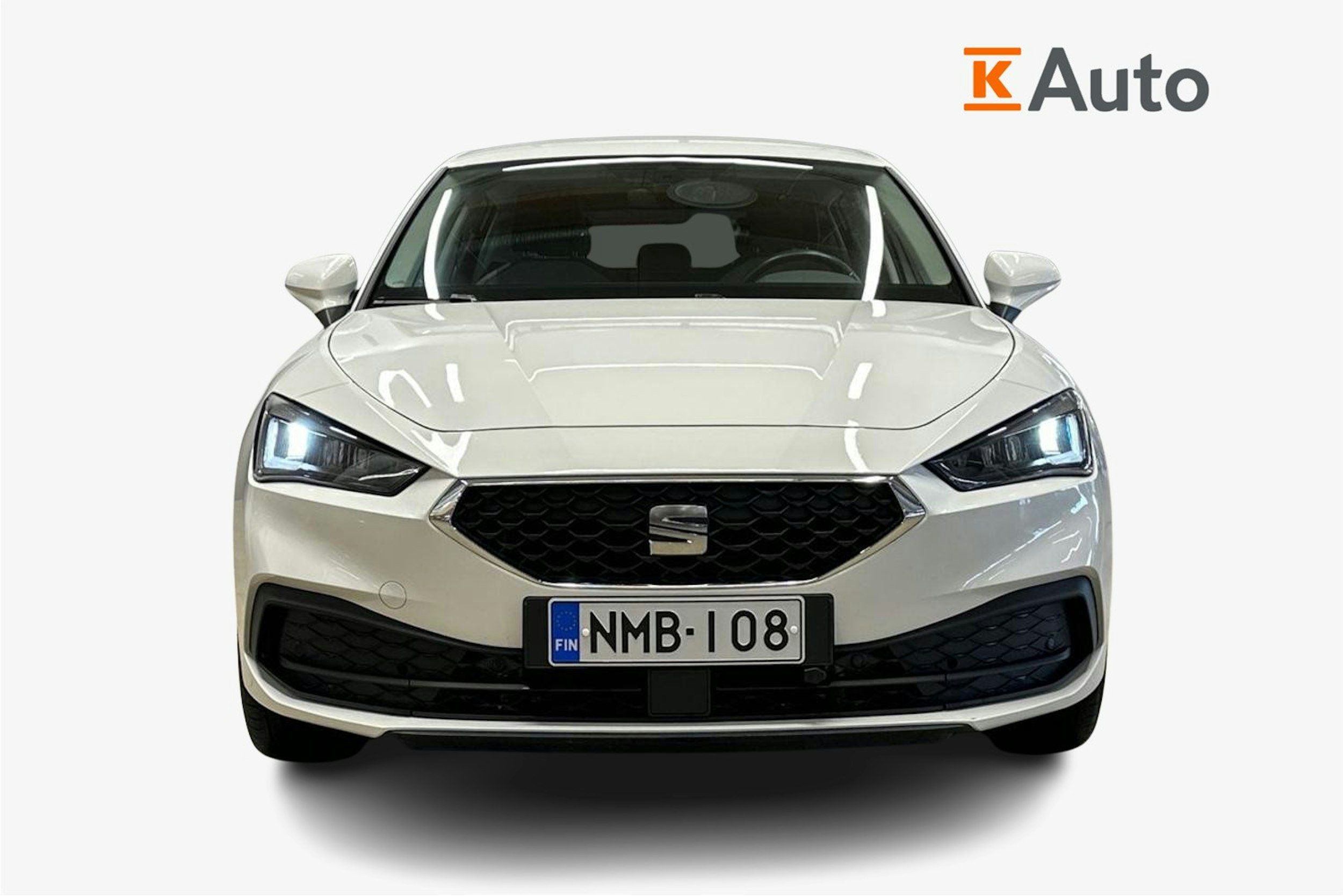 valkoinen SEAT Leon 2021 kuva 4.