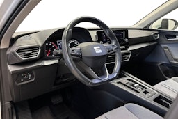 valkoinen SEAT Leon 2021 kuva 6.