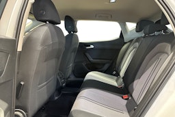 valkoinen SEAT Leon 2021 kuva 8.