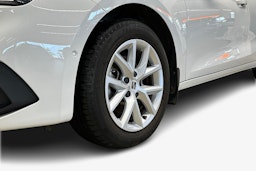 valkoinen SEAT Leon 2021 kuva 9.