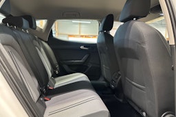 valkoinen SEAT Leon 2021 kuva 13.