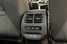 valkoinen SEAT Leon 2021 kuva 14.