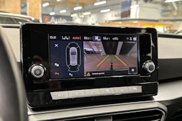 valkoinen SEAT Leon 2021 kuva 16.