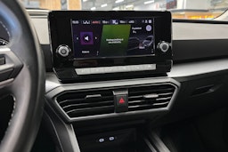 valkoinen SEAT Leon 2021 kuva 19.