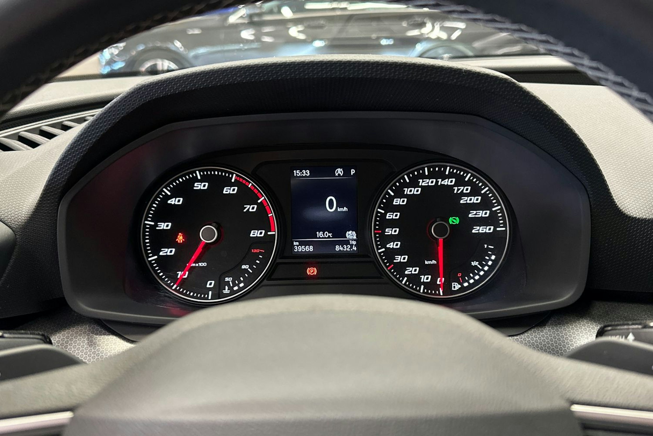 valkoinen SEAT Leon 2021 kuva 21.