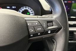 valkoinen SEAT Leon 2021 kuva 23.