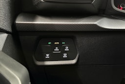 valkoinen SEAT Leon 2021 kuva 24.