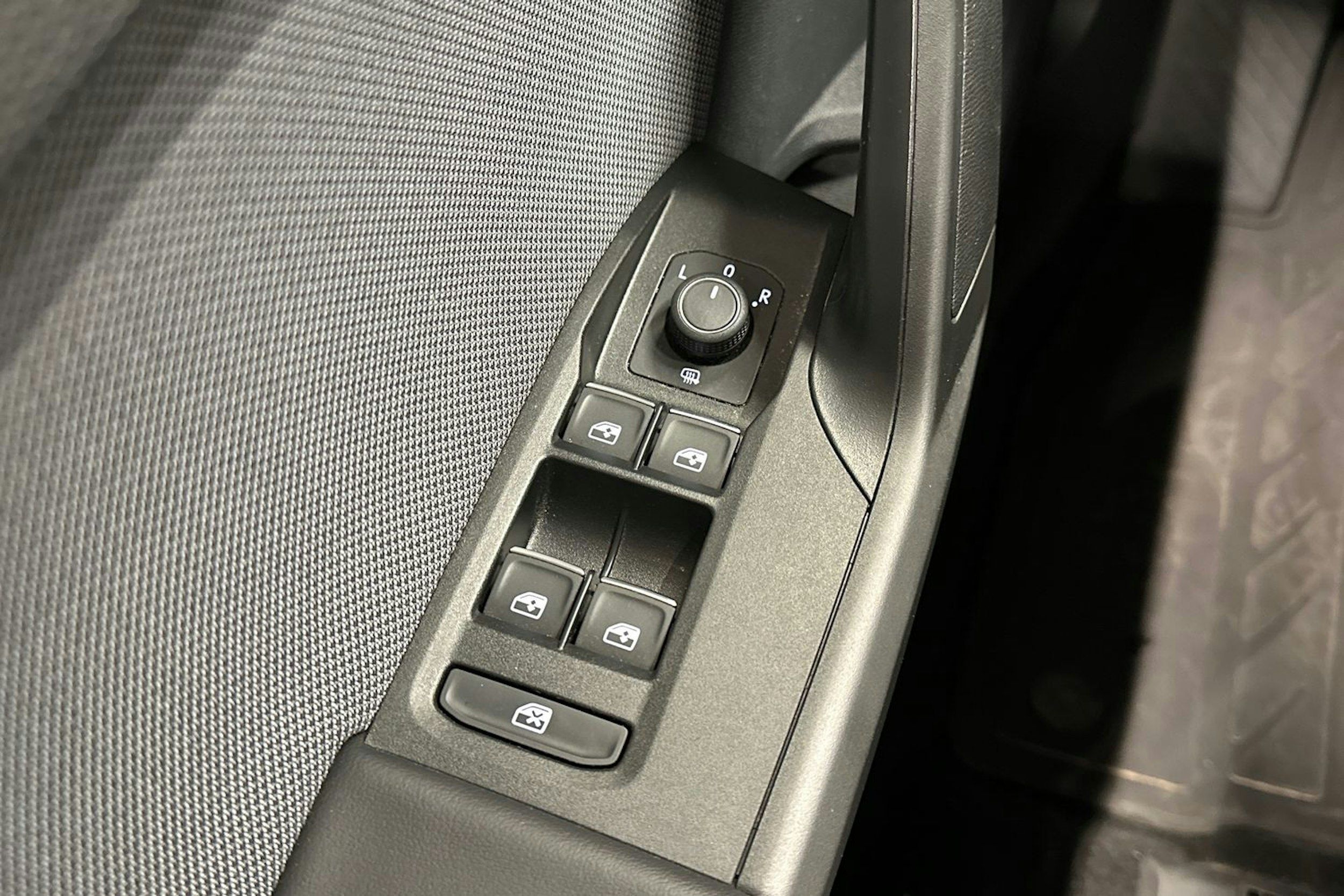 valkoinen SEAT Leon 2021 kuva 25.