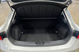 valkoinen SEAT Leon 2021 kuva 26.