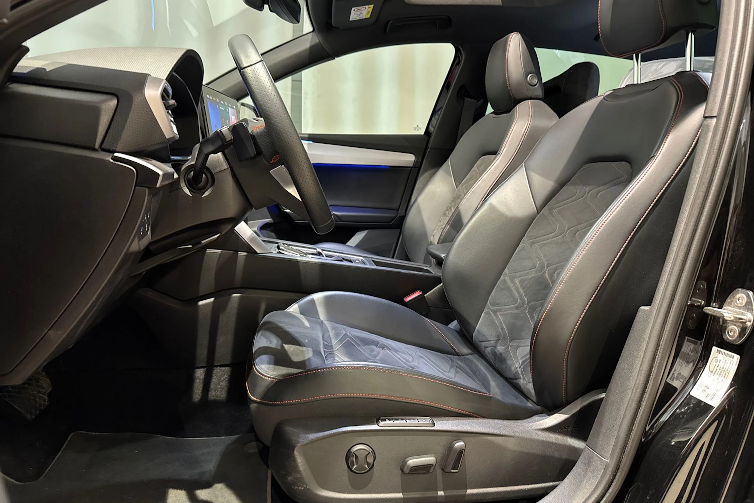 musta SEAT Leon 2021 kuva 18.
