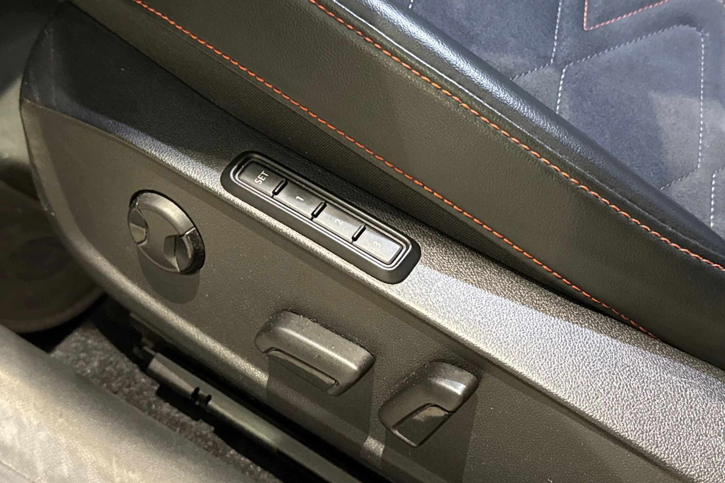 musta SEAT Leon 2021 kuva 19.