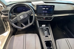 valkoinen SEAT Leon 2021 kuva 9.