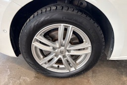 valkoinen SEAT Leon 2021 kuva 13.