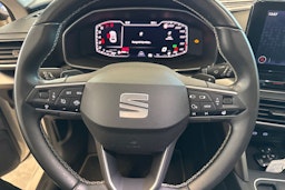 valkoinen SEAT Leon 2021 kuva 14.