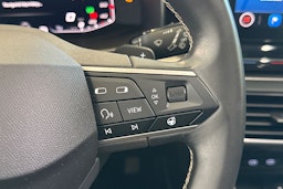 valkoinen SEAT Leon 2021 kuva 16.