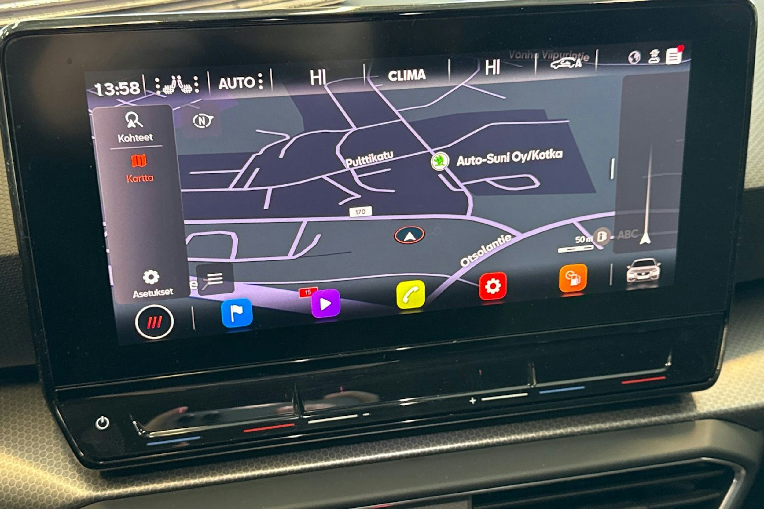 valkoinen SEAT Leon 2021 kuva 17.