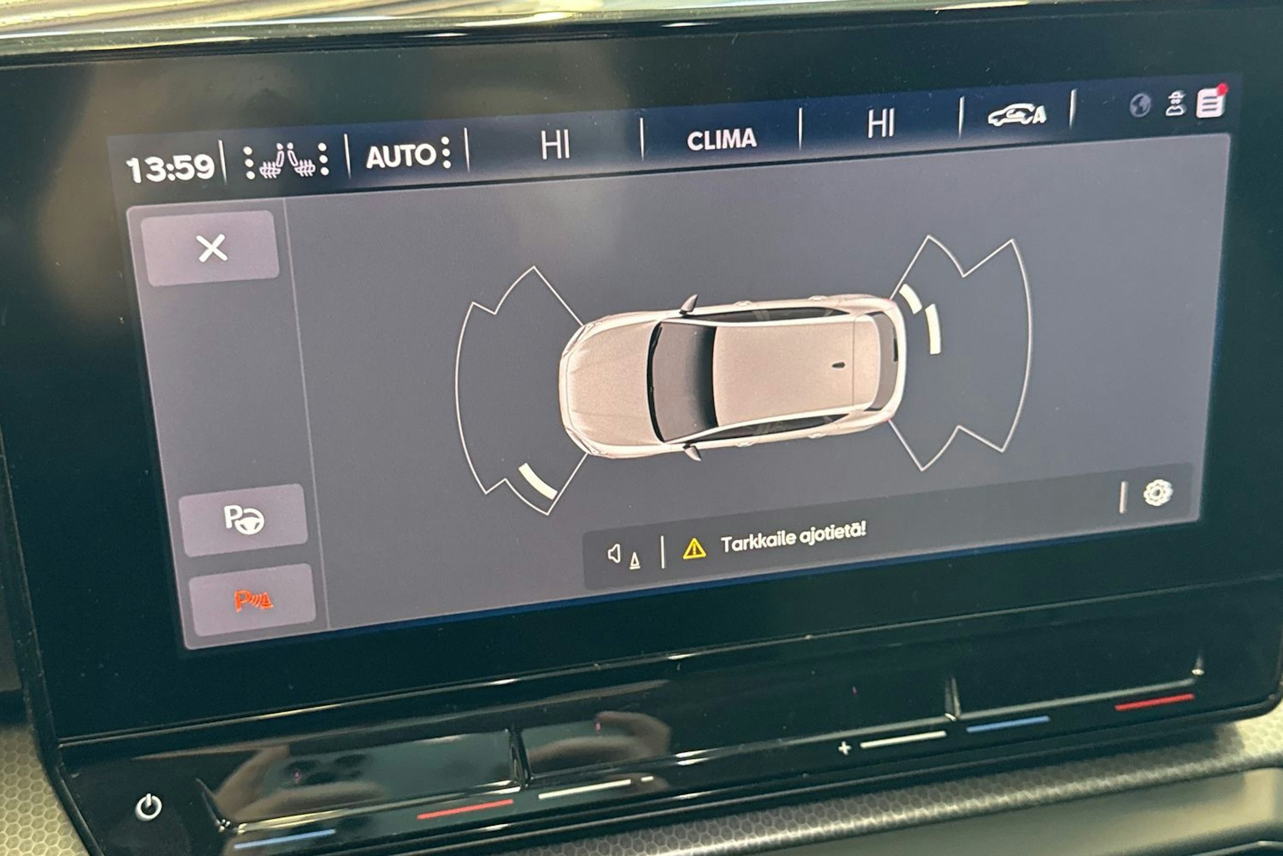 valkoinen SEAT Leon 2021 kuva 19.