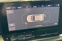 valkoinen SEAT Leon 2021 kuva 19.