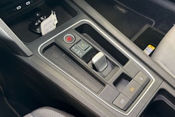 valkoinen SEAT Leon 2021 kuva 20.