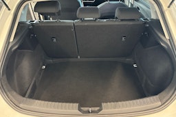 valkoinen SEAT Leon 2021 kuva 21.