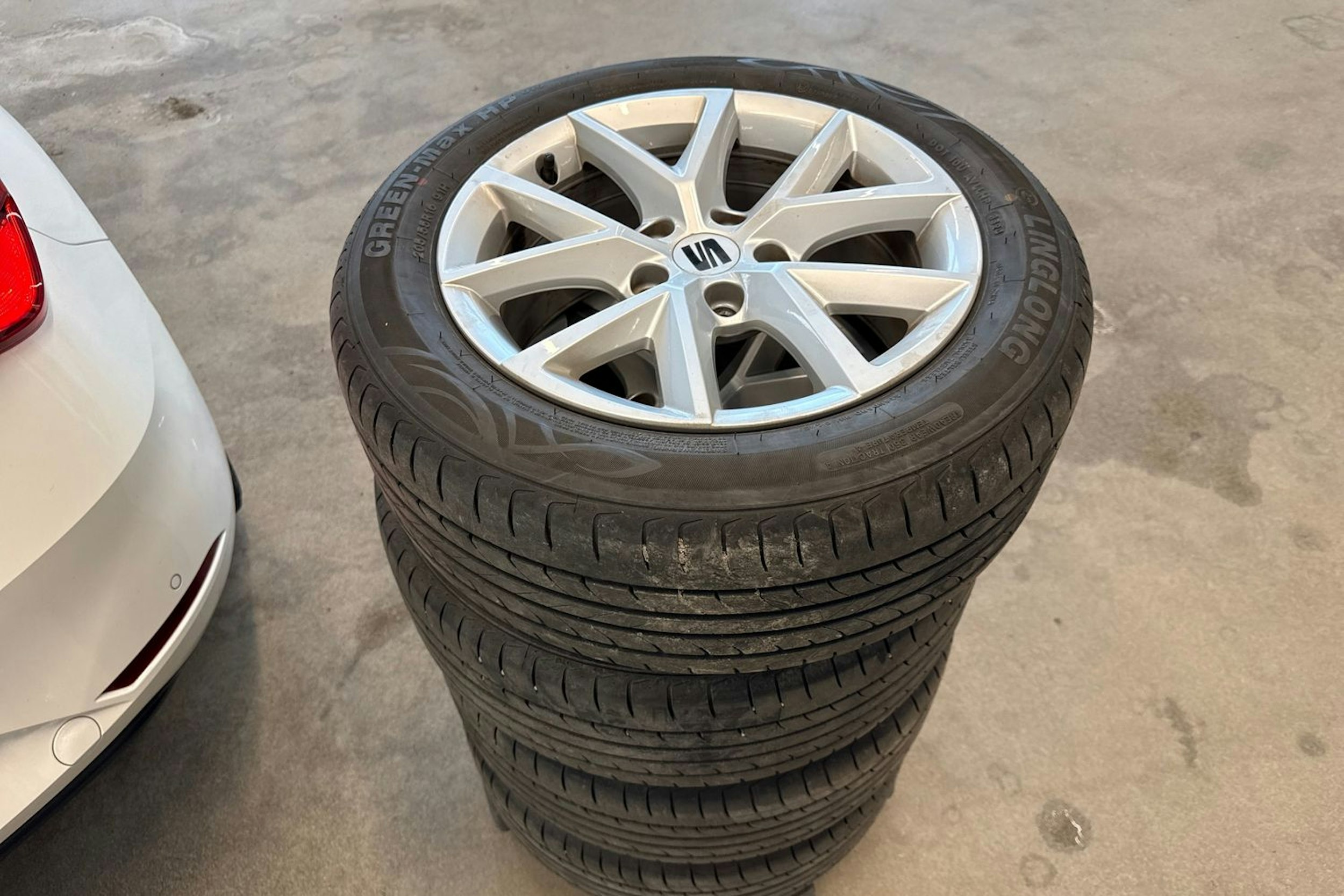 valkoinen SEAT Leon 2021 kuva 22.