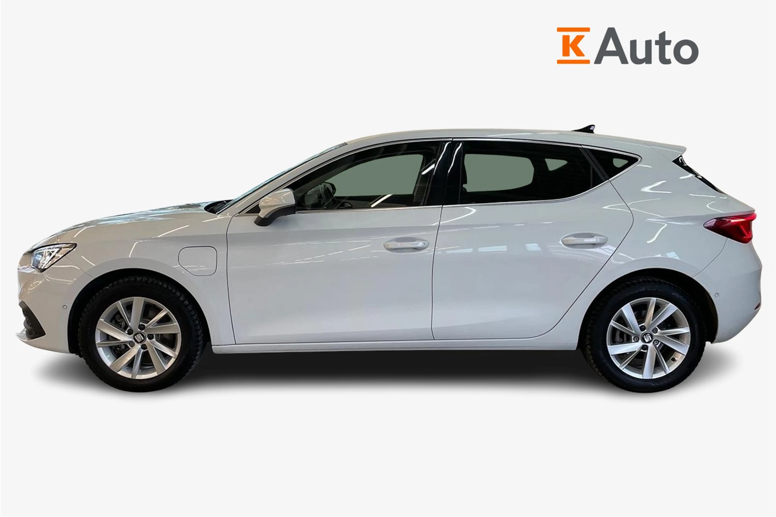 Valkoinen SEAT LEON 2021 kuva 5.