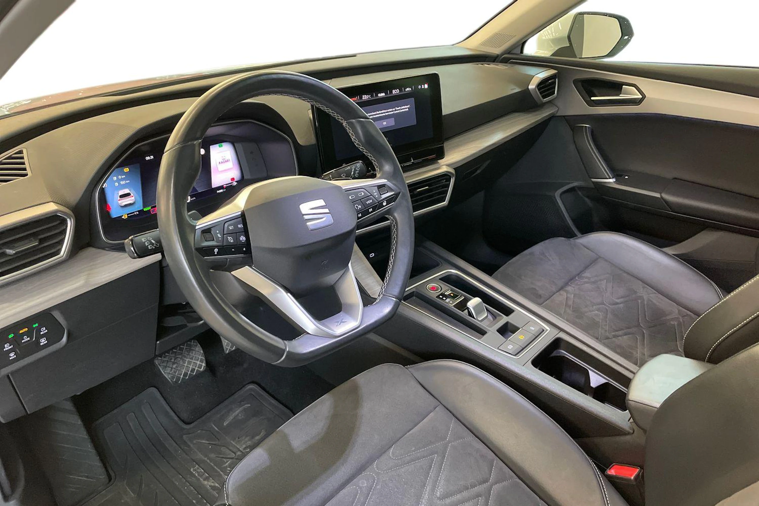 Valkoinen SEAT LEON 2021 kuva 6.