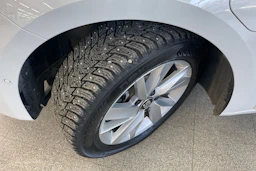 Valkoinen SEAT LEON 2021 kuva 10.