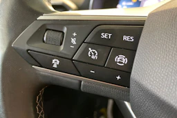 Valkoinen SEAT LEON 2021 kuva 13.