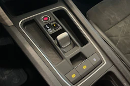 Valkoinen SEAT LEON 2021 kuva 17.