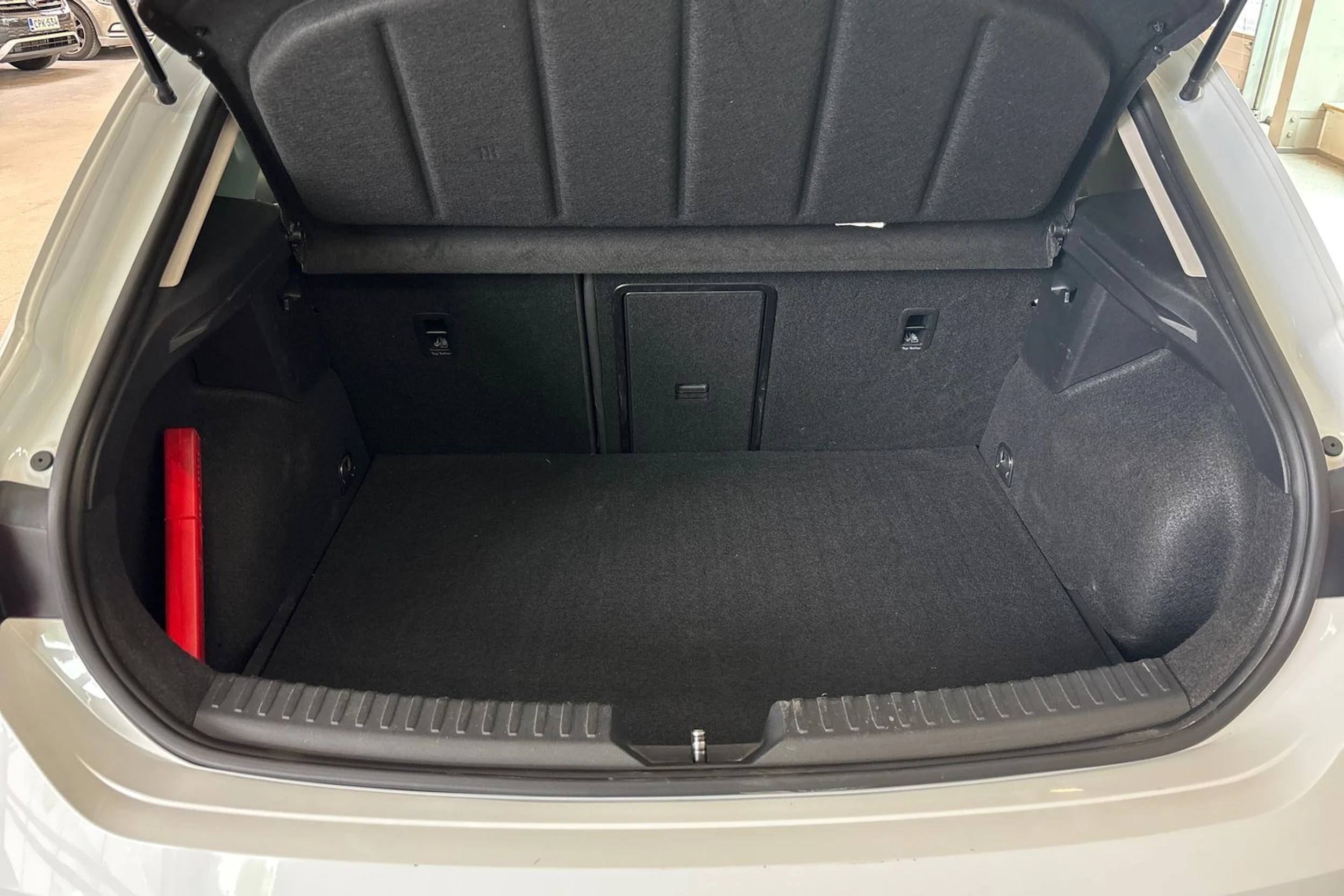 Valkoinen SEAT LEON 2021 kuva 29.