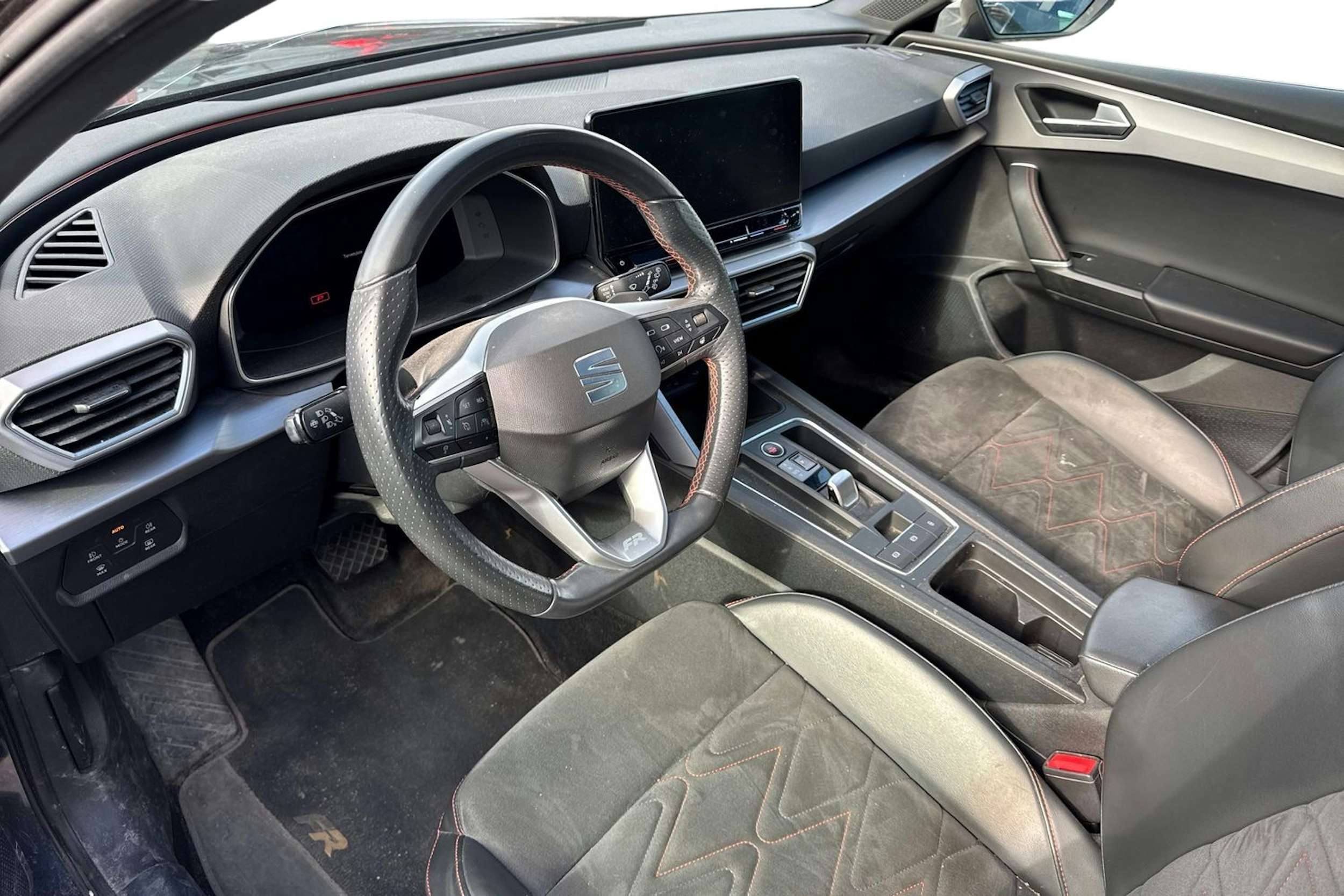 harmaa SEAT Leon 2021 kuva 3.