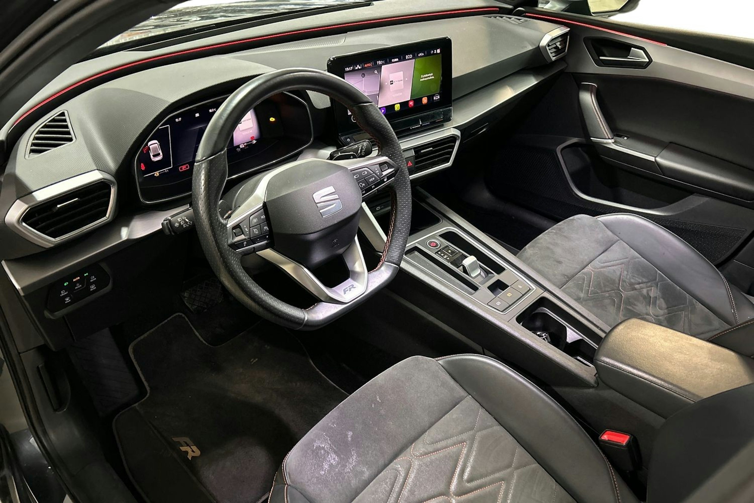 harmaa SEAT Leon 2021 kuva 7.