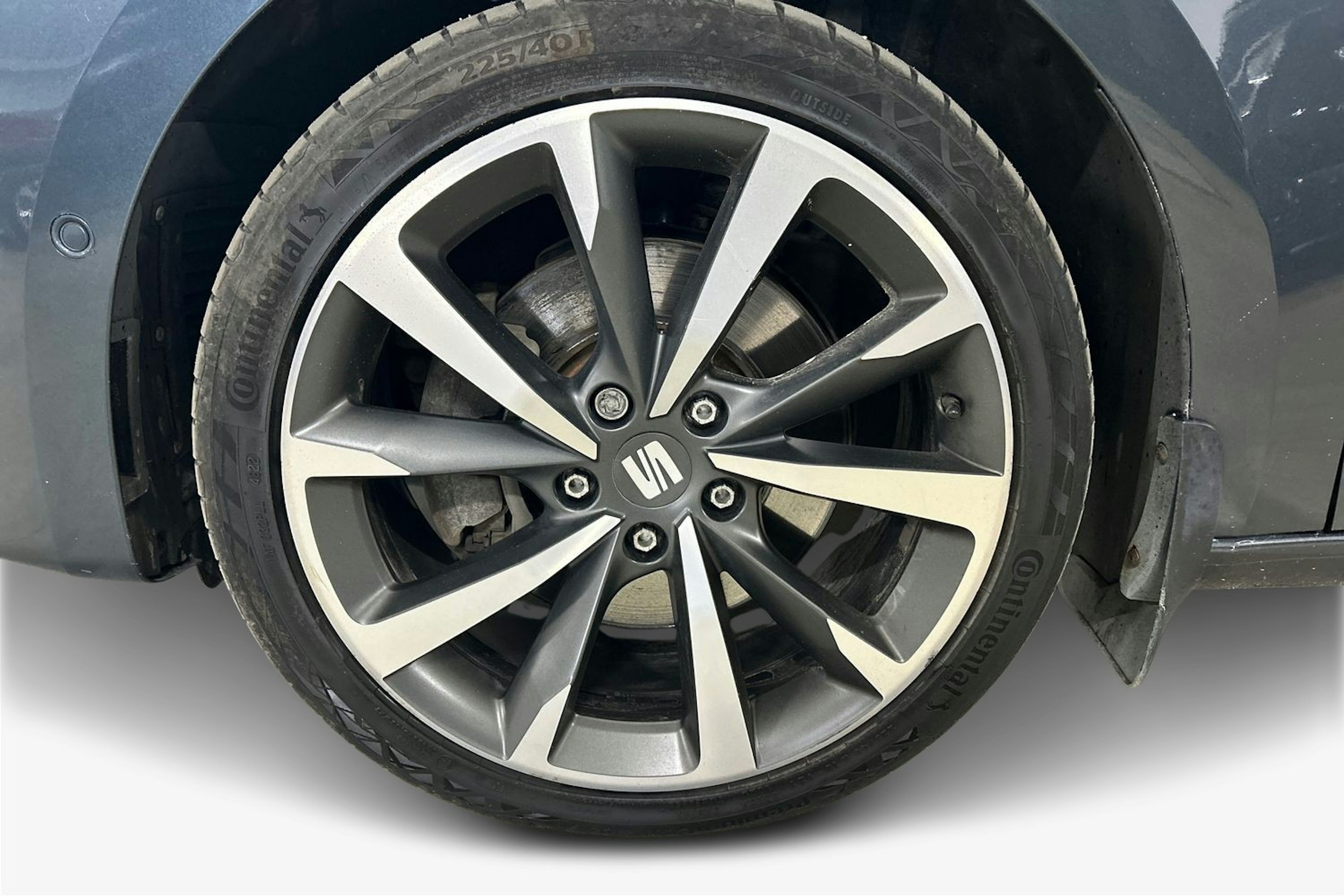 harmaa SEAT Leon 2021 kuva 11.