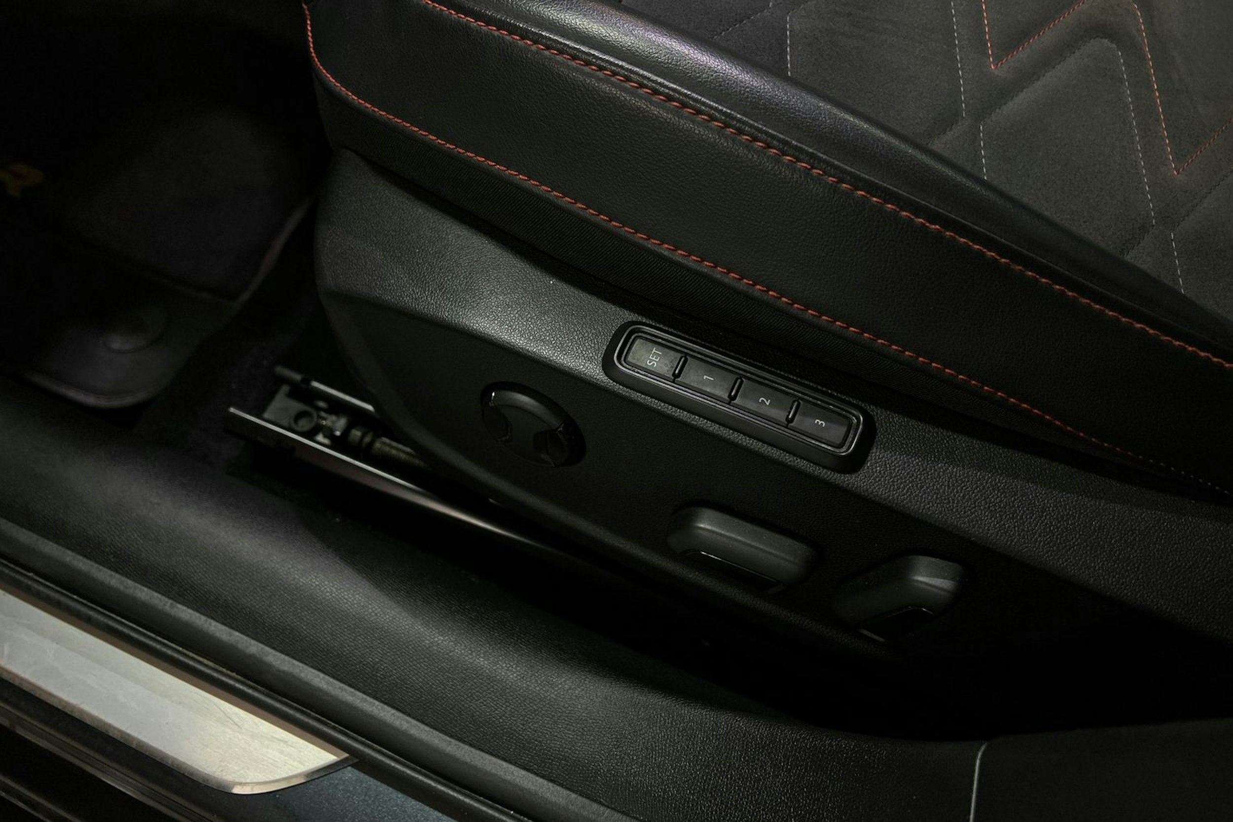 harmaa SEAT Leon 2021 kuva 15.